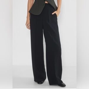 WORN ONCE - Aritzia Limitless Wider Crepette Pant - Size 2 - Colour Black